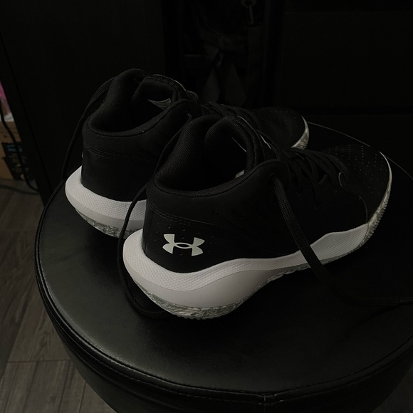 Black Under Armour 🏀sneakers Size 5.5 US(kids) - Picture 3 of 8